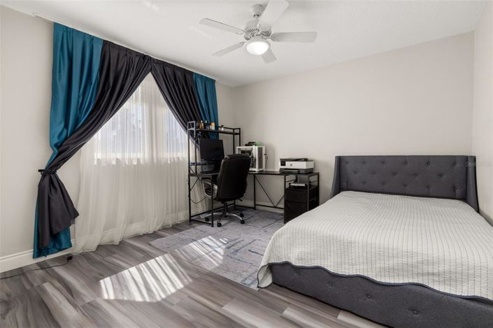 Image No.37-5 Bed House for sale