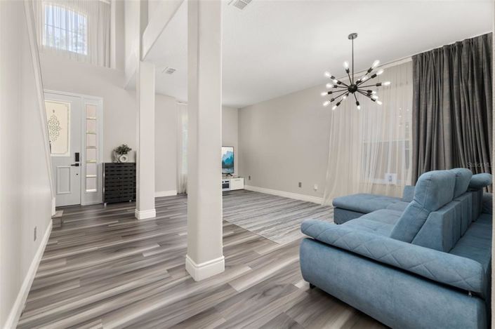 Image No.8-5 Bed House for sale