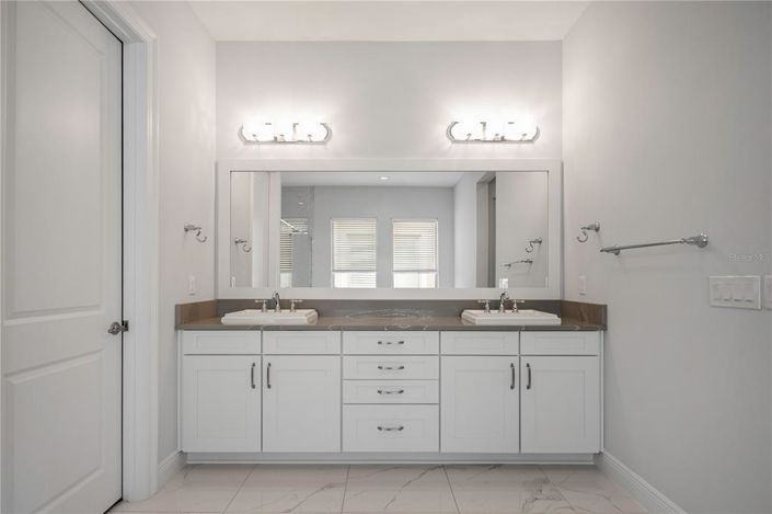 Image No.35-4 Bed House for sale