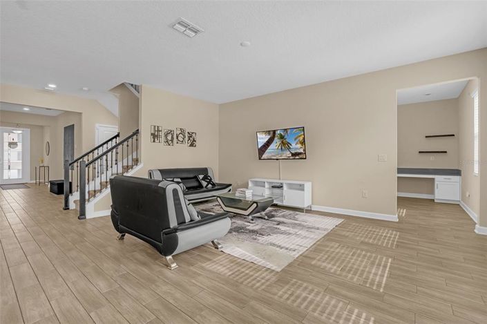 Image No.8-5 Bed House for sale