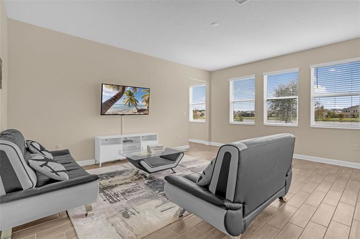 Image No.9-5 Bed House for sale