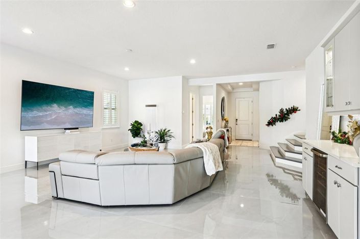 Image No.8-4 Bed House for sale