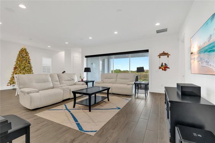 Image No.10-4 Bed House for sale