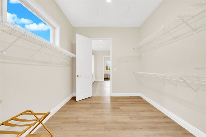 Image No.18-5 Bed House for sale