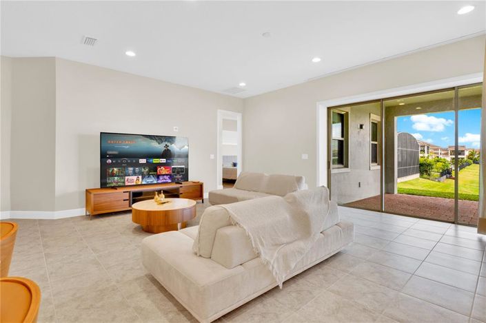 Image No.3-5 Bed House for sale