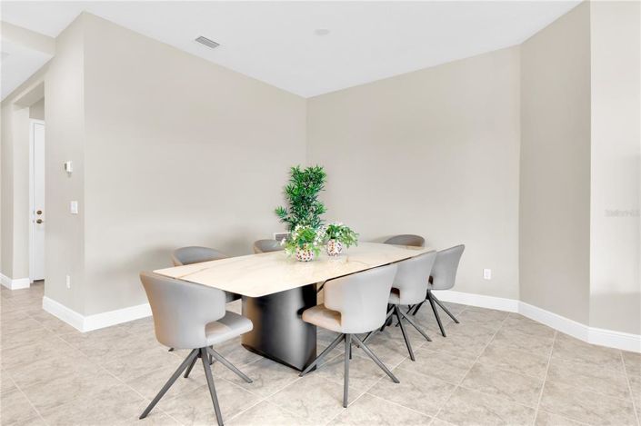 Image No.6-5 Bed House for sale