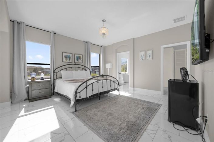 Image No.12-5 Bed House for sale