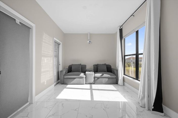 Image No.15-5 Bed House for sale