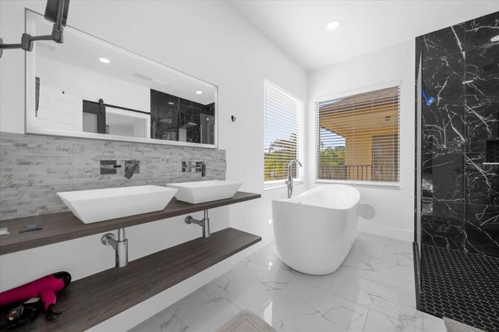 Image No.18-5 Bed House for sale