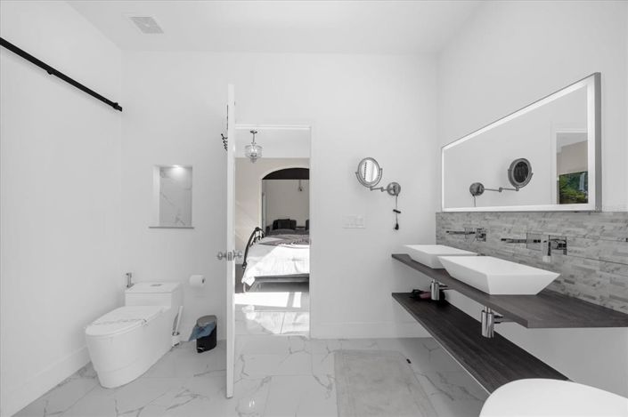 Image No.20-5 Bed House for sale