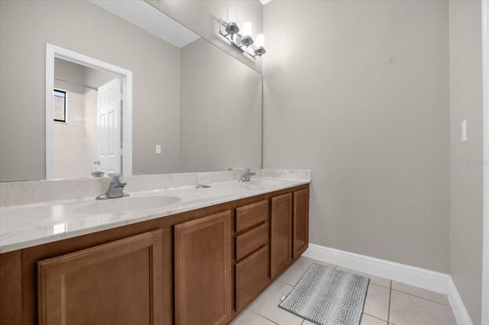 Image No.25-5 Bed House for sale