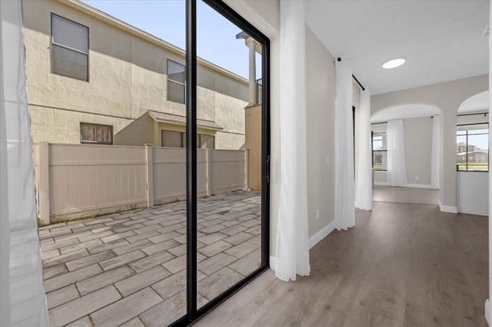 Image No.27-5 Bed House for sale