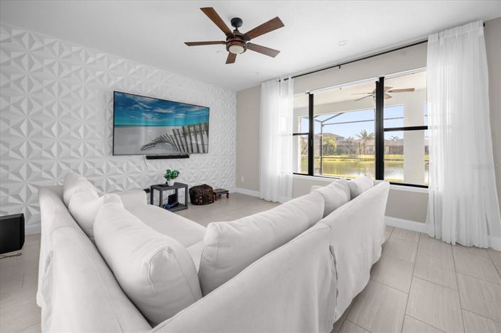 Image No.8-5 Bed House for sale