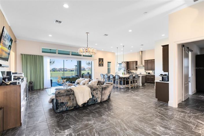 Image No.17-4 Bed House for sale