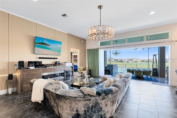 Image No.19-4 Bed House for sale