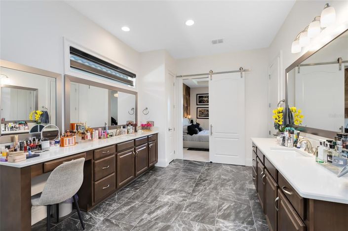 Image No.26-4 Bed House for sale