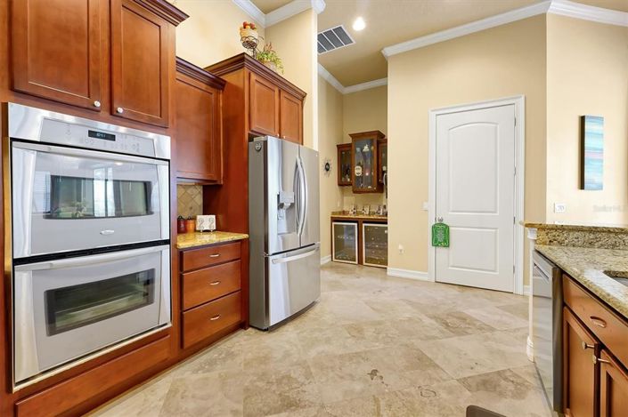 Image No.8-5 Bed House for sale
