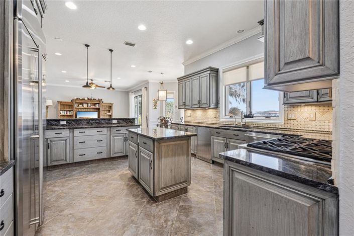 Image No.11-5 Bed House for sale