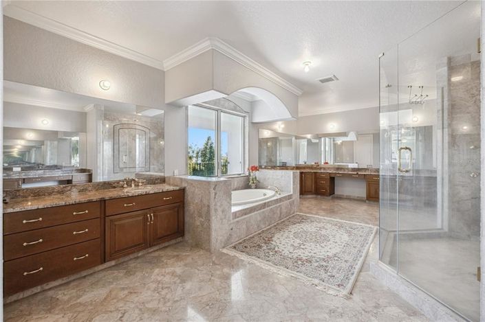 Image No.22-5 Bed House for sale