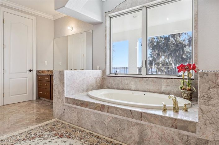 Image No.24-5 Bed House for sale