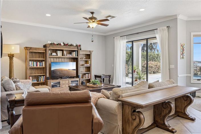 Image No.8-5 Bed House for sale