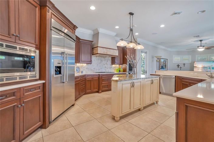 Image No.24-4 Bed House for sale