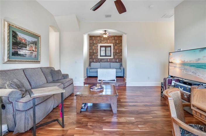 Image No.49-4 Bed House for sale