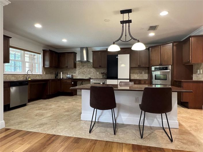 Image No.10-3 Bed House for sale