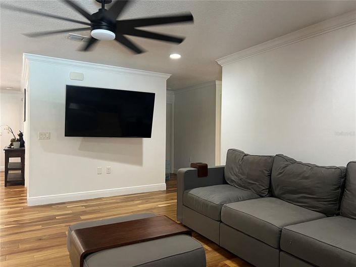 Image No.11-3 Bed House for sale