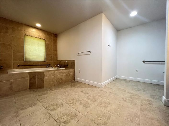 Image No.15-3 Bed House for sale