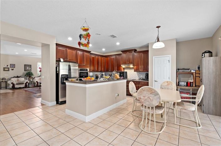 Image No.12-5 Bed House for sale