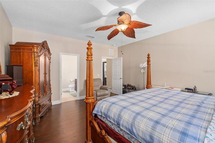 Image No.19-5 Bed House for sale