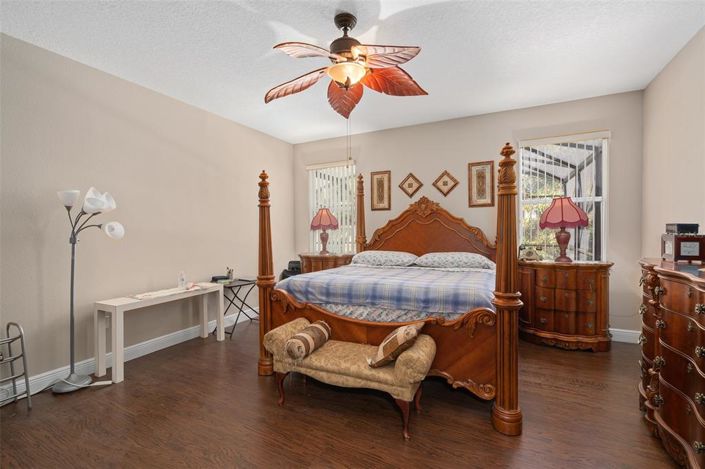 Image No.20-5 Bed House for sale