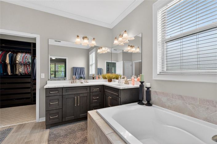 Image No.26-4 Bed House for sale