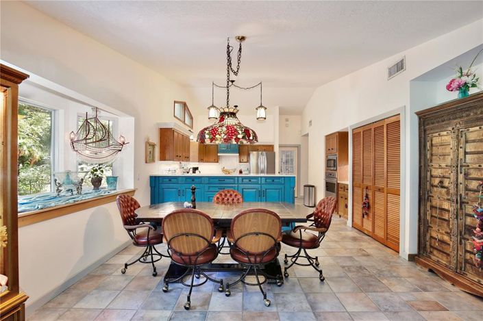 Image No.8-4 Bed House for sale