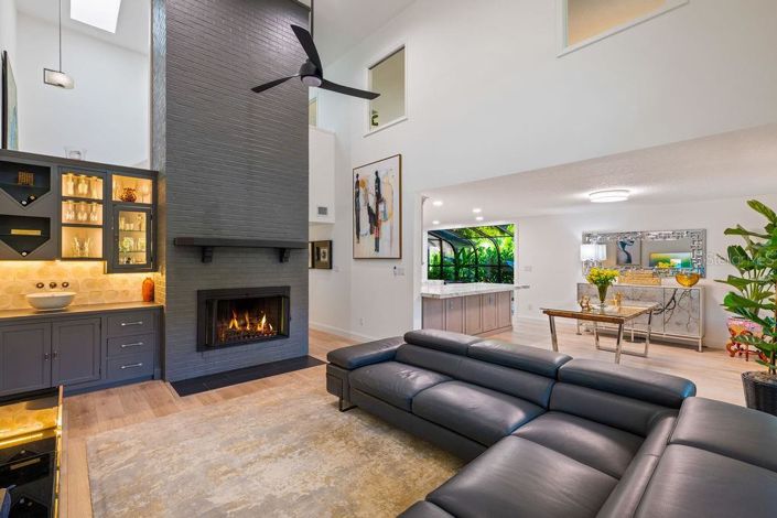 Image No.10-3 Bed House for sale