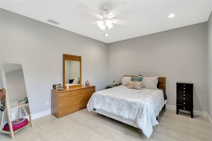 Image No.11-3 Bed House for sale