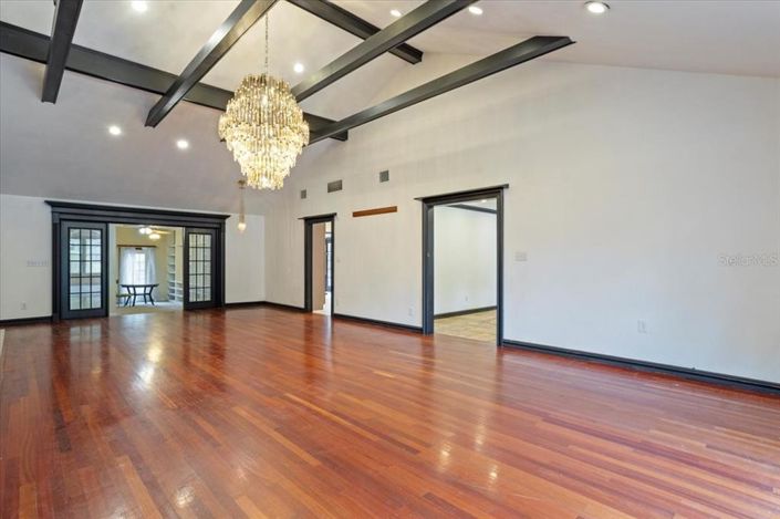 Image No.20-5 Bed House for sale