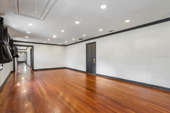 Image No.23-5 Bed House for sale