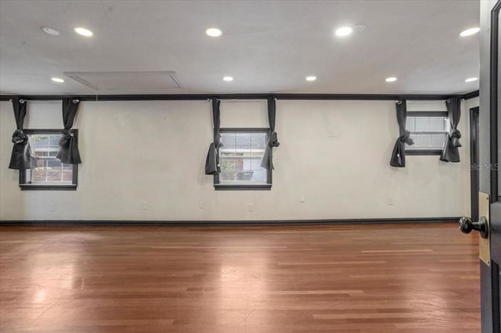 Image No.27-5 Bed House for sale