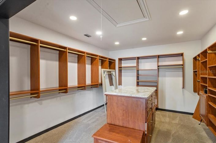 Image No.30-5 Bed House for sale