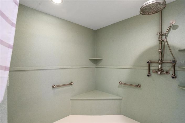Image No.33-5 Bed House for sale