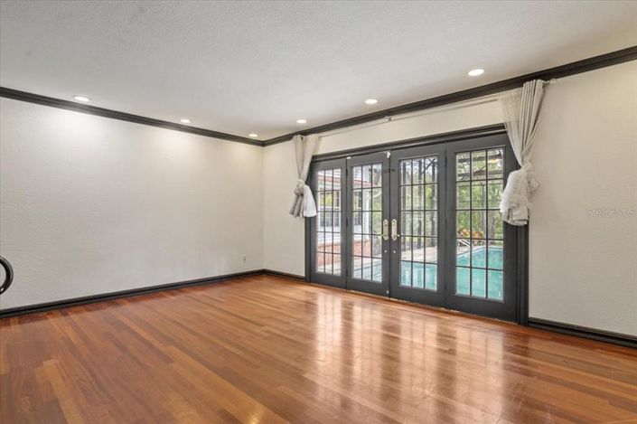 Image No.42-5 Bed House for sale