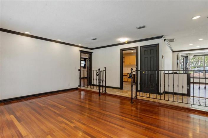 Image No.44-5 Bed House for sale