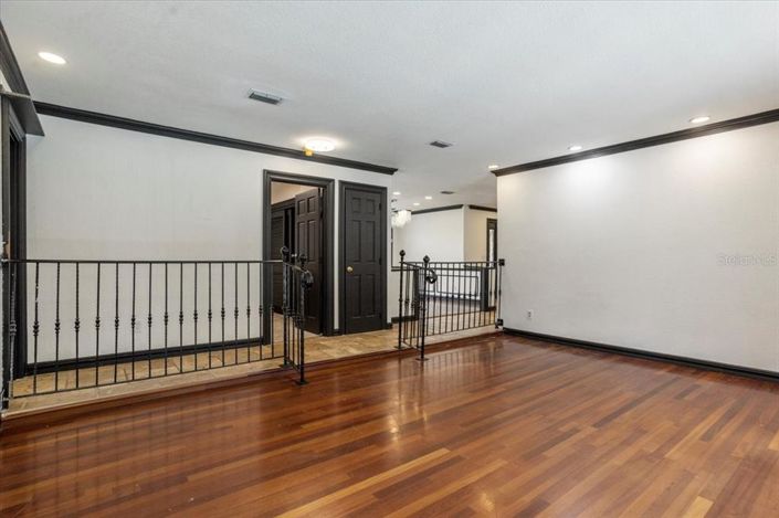 Image No.46-5 Bed House for sale