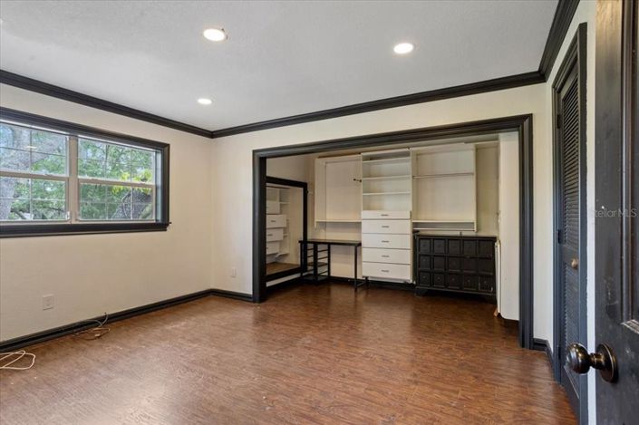 Image No.55-5 Bed House for sale
