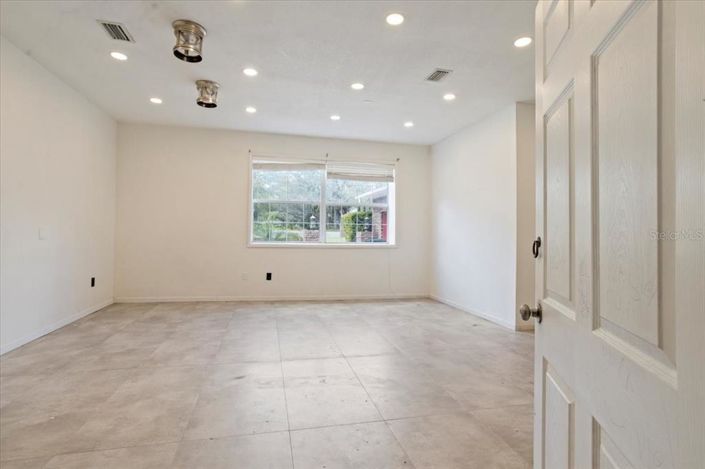 Image No.56-5 Bed House for sale