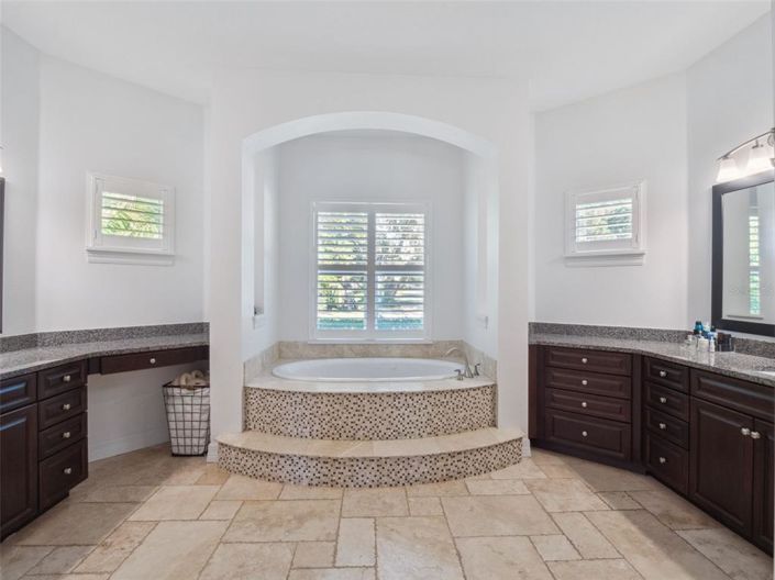 Image No.25-4 Bed House for sale