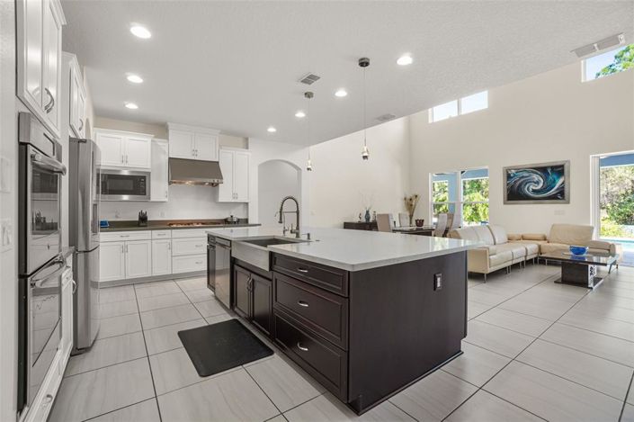 Image No.14-6 Bed House for sale