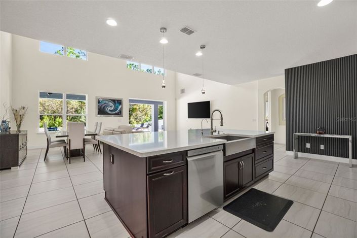 Image No.15-6 Bed House for sale